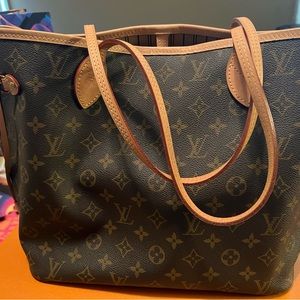 Louis Vuitton monogram canvas Neverfull MM Excellent condition. Worn 3 times.